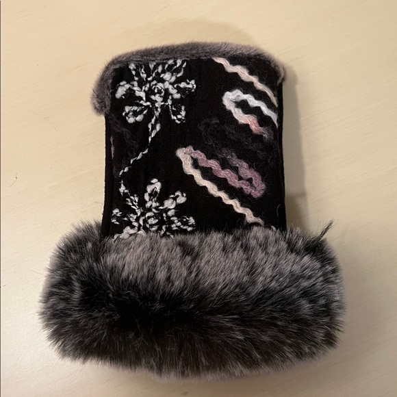 NWT: Fingerless Gloves - Picture 2 of 5